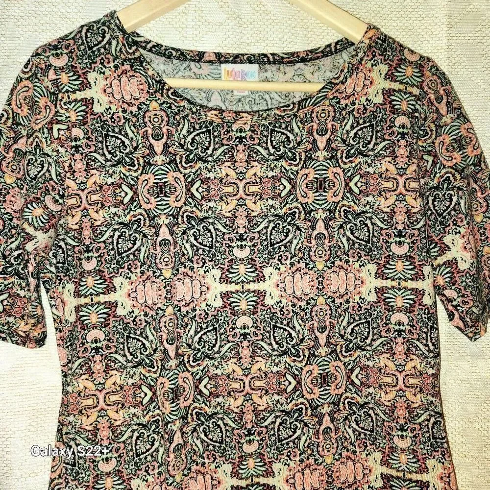 D31 LulaRoe kaleidoscope pattern t shirt dress w short sleeves